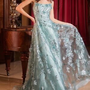 beautiful size 4 prom dress